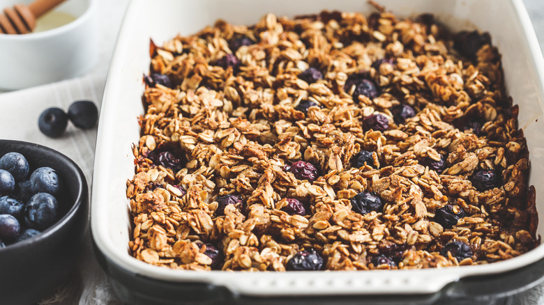 blueberry crisp with rolled oats