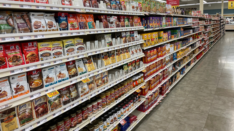 sauce packets in seasoning aisle at the grocery store