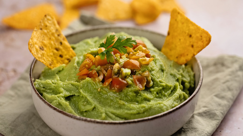 Guac with tortilla chips