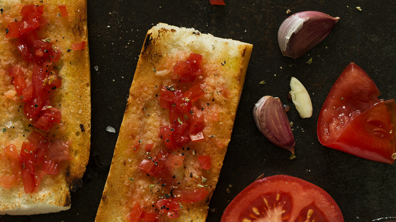 toasted sliced baguette with tomato