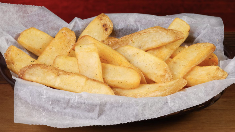 a plate of texas roadhouse fries