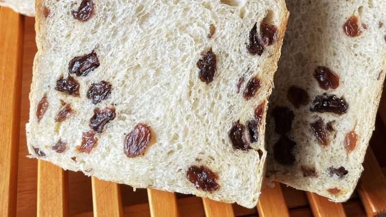 Cinnamon raisin bread macro