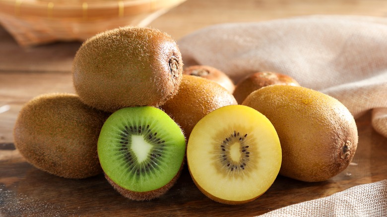 Yellow and green kiwis