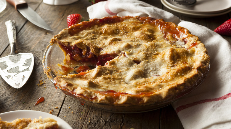 homemade strawberry rhubarb pie