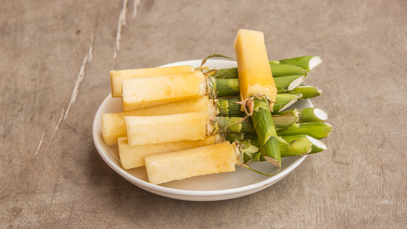 https://www.tastingtable.com/img/gallery/the-sweet-way-to-use-your-leftover-pineapple-core/l-intro-1676488124.jpg