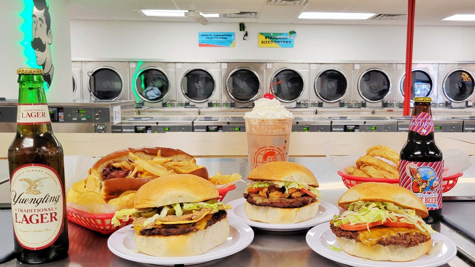 There's A Bar Hidden Behind An Out Of Order Laundry Machine At This Texas  Laundromat - Narcity