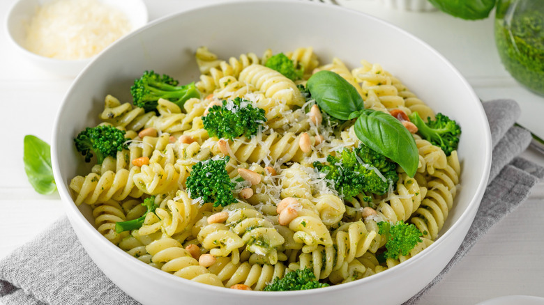 broccoli pasta with basil