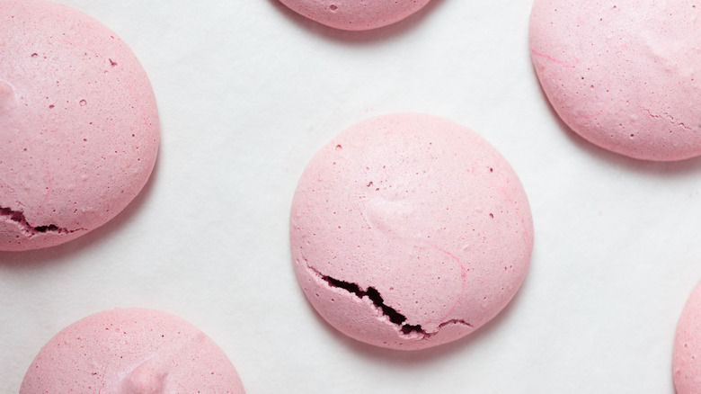 macarons with cracked tops