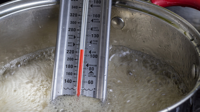 Thermometer in sugar syrup