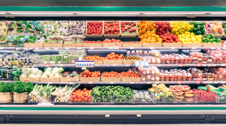 The Trick For Finding The Freshest Produce At The Grocery Store