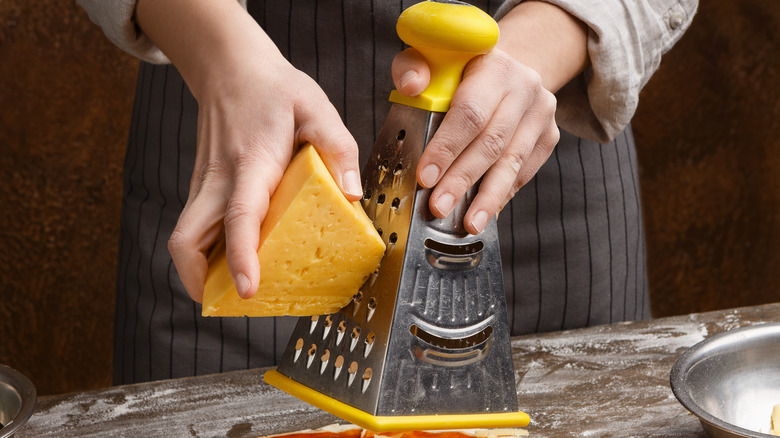 https://www.tastingtable.com/img/gallery/the-trick-to-cleaning-your-cheese-grater-with-a-lemon/intro-1642183095.jpg