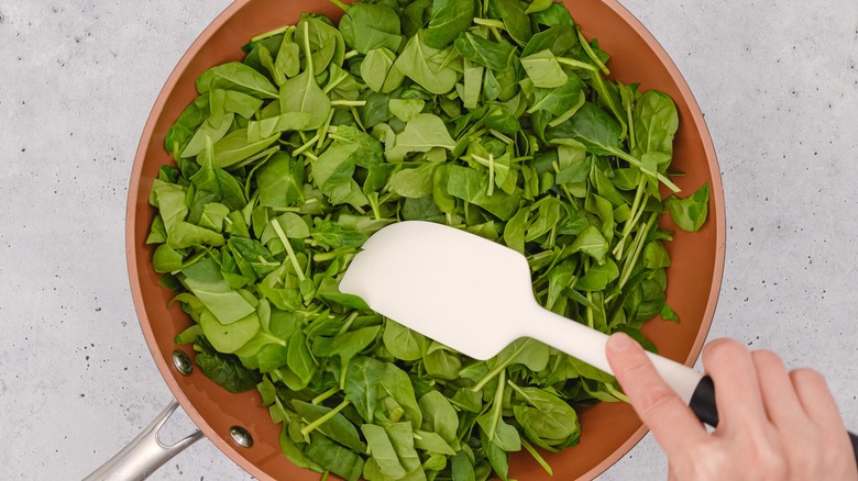 spinach in pan