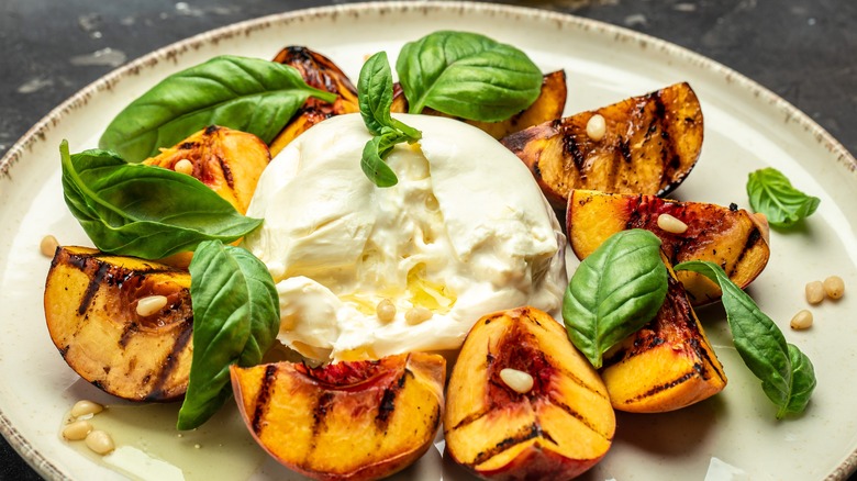 burrata with honey and grilled peaches