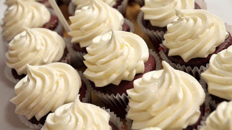 Cupcakes with vanilla buttercream toppings.