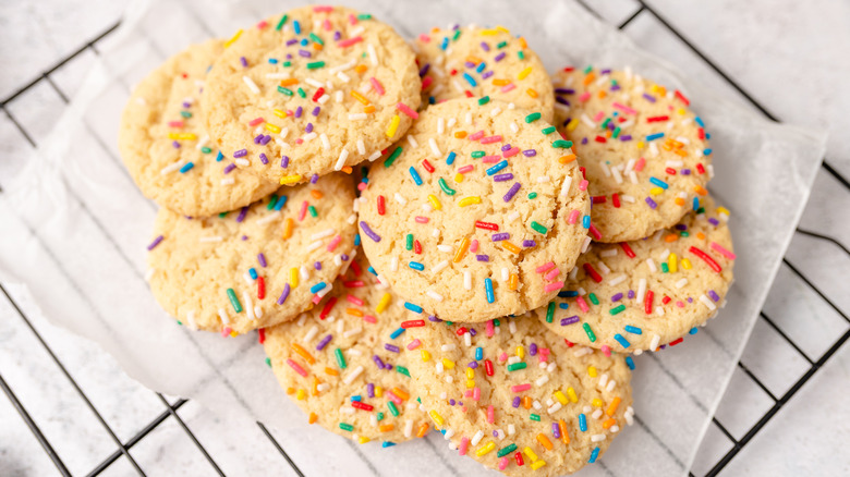 many sprinkle cookies