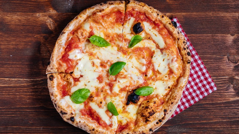 Margherita pizza pie