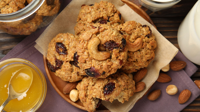 Vegan oatmeal cookies