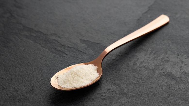 Teaspoon of gelatin powder