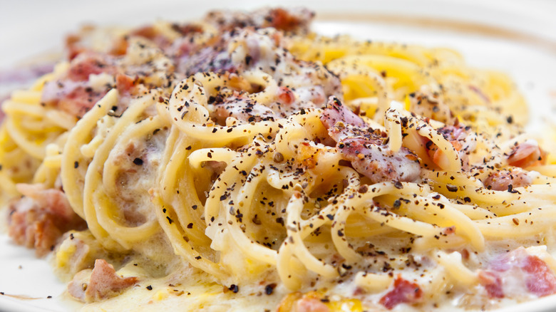 close up carbonara