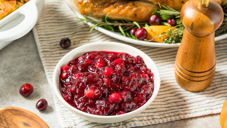 cranberry sauce in bowl