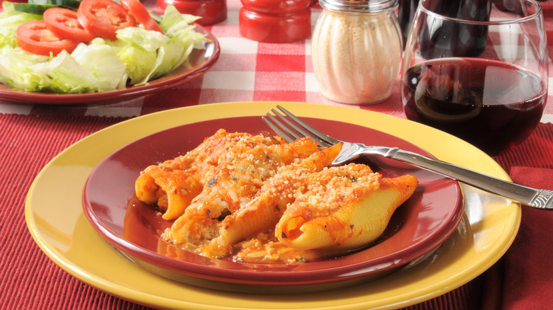 Stuffed pasta shells with wine