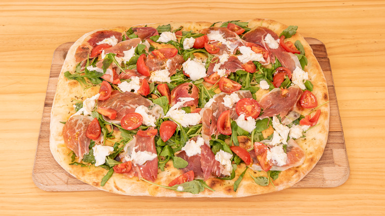 square pizza tomato arugala