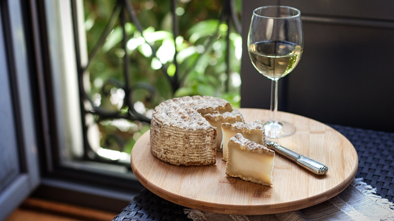 cheese and white wine 