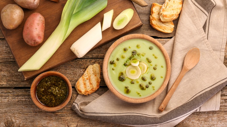 Leeks, leek soup, potatoes, and bread