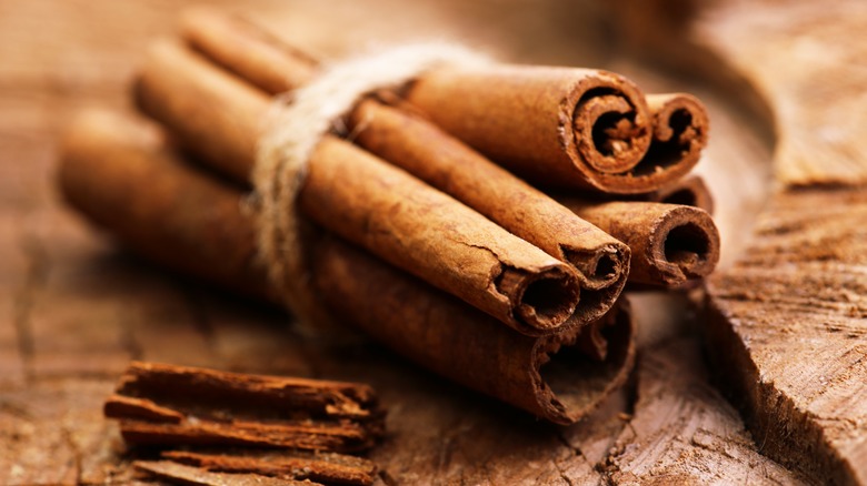 Cinnamon sticks