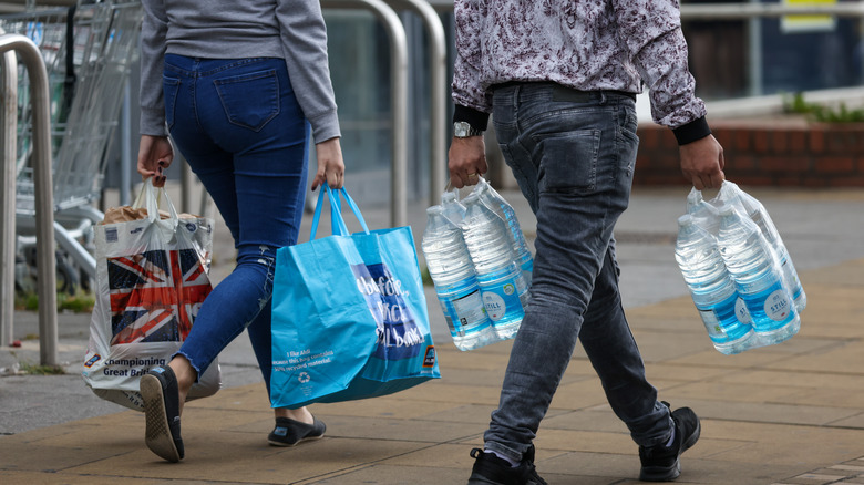 Shoppers carrying groceris