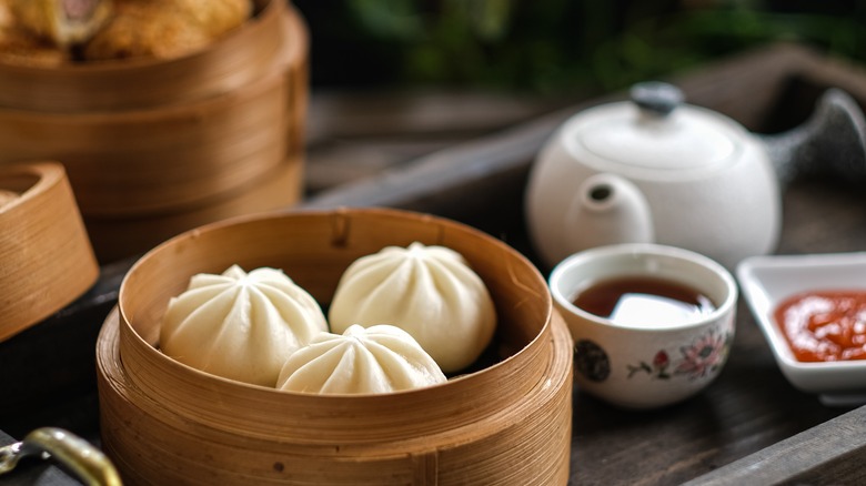 dim sum and tea pot 