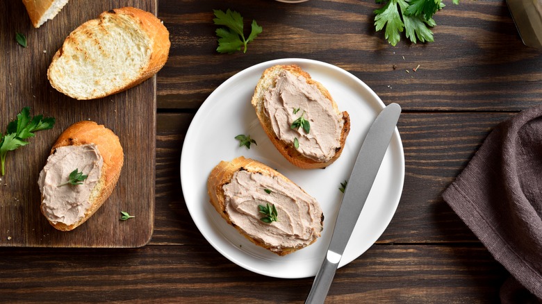 Liver pâté on bread on bread with knife