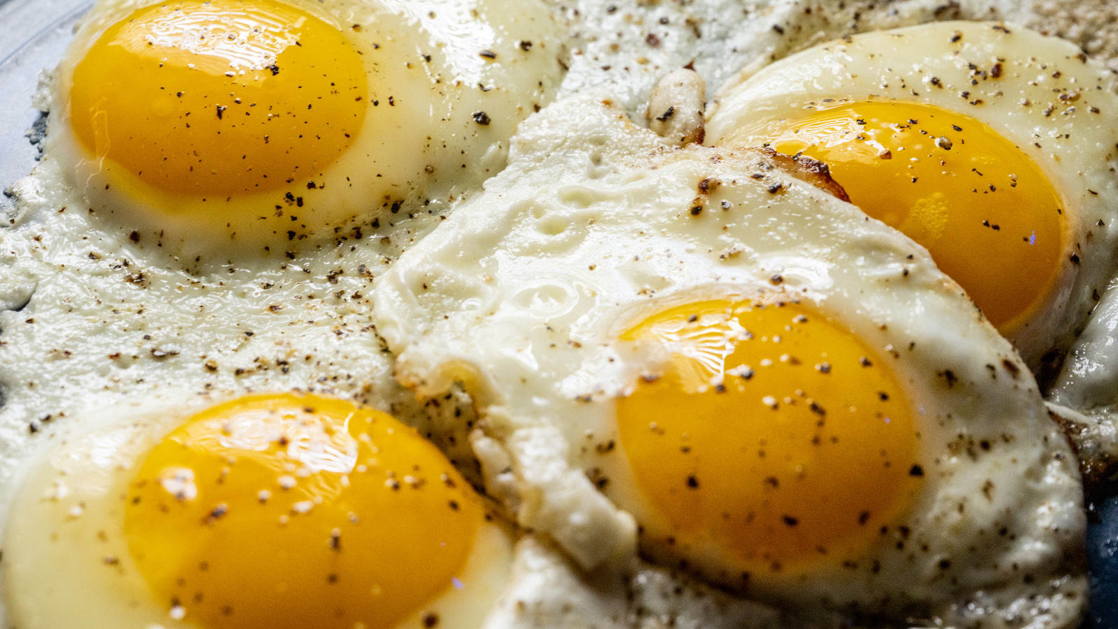 The Best Way To Keep The Yolk Intact When Frying Eggs