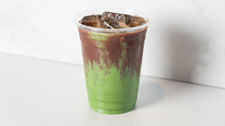 iced green matcha lattew ith chocolate