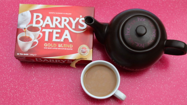 Barry's tea box and kettle