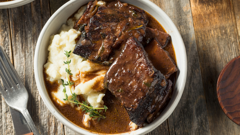 Short ribs with mashed potatoes