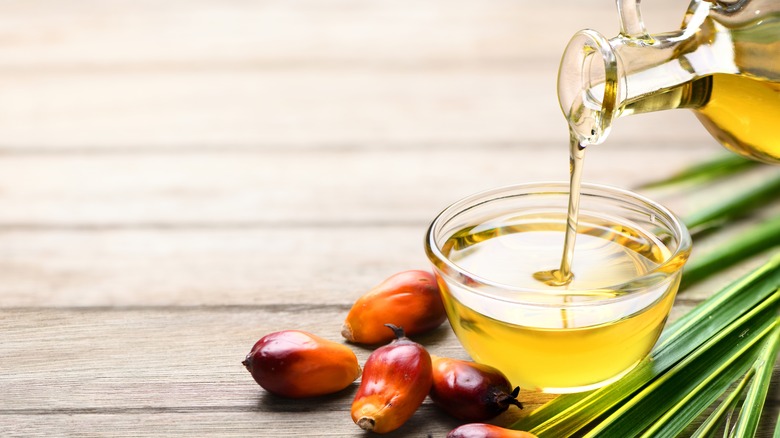 palm oil pouring into cup