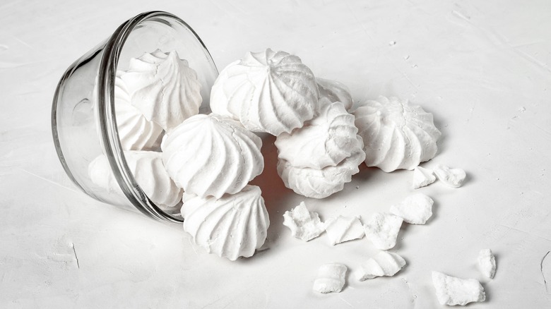 White meringue cookies