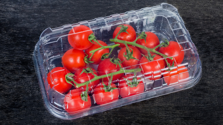 Tomatoes in plastic clamshell