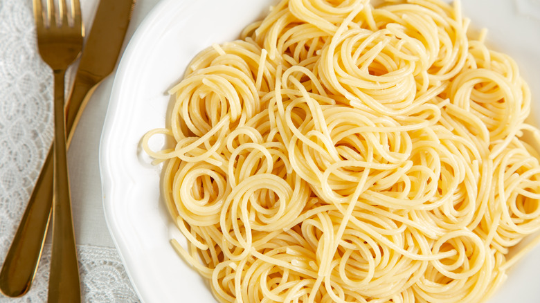 Bowl of plain spaghetti