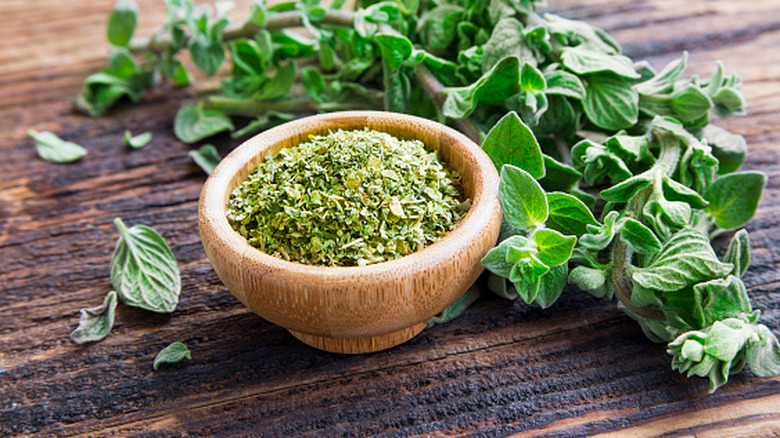 dried and fresh oregano