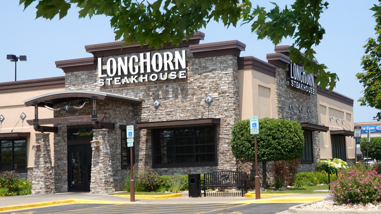 exterior building Longhorn Steakhouse