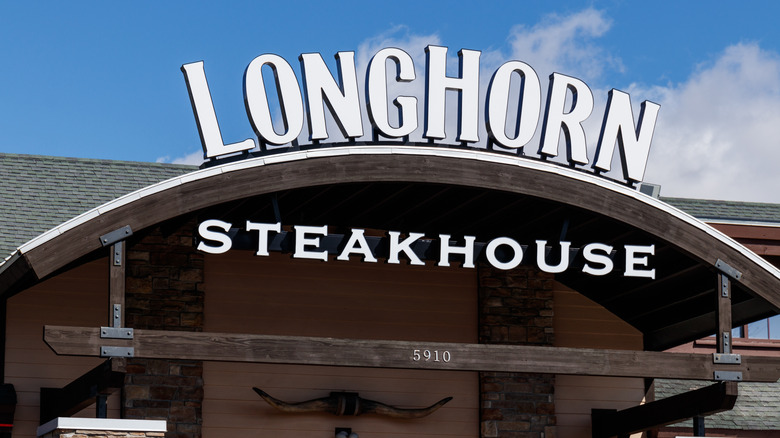 exterior sign of Longhorn Steakhouse