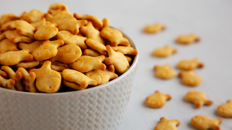 goldfish crackers in bowl