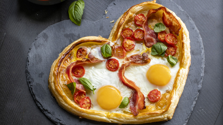 heart-shaped breakfast pizza