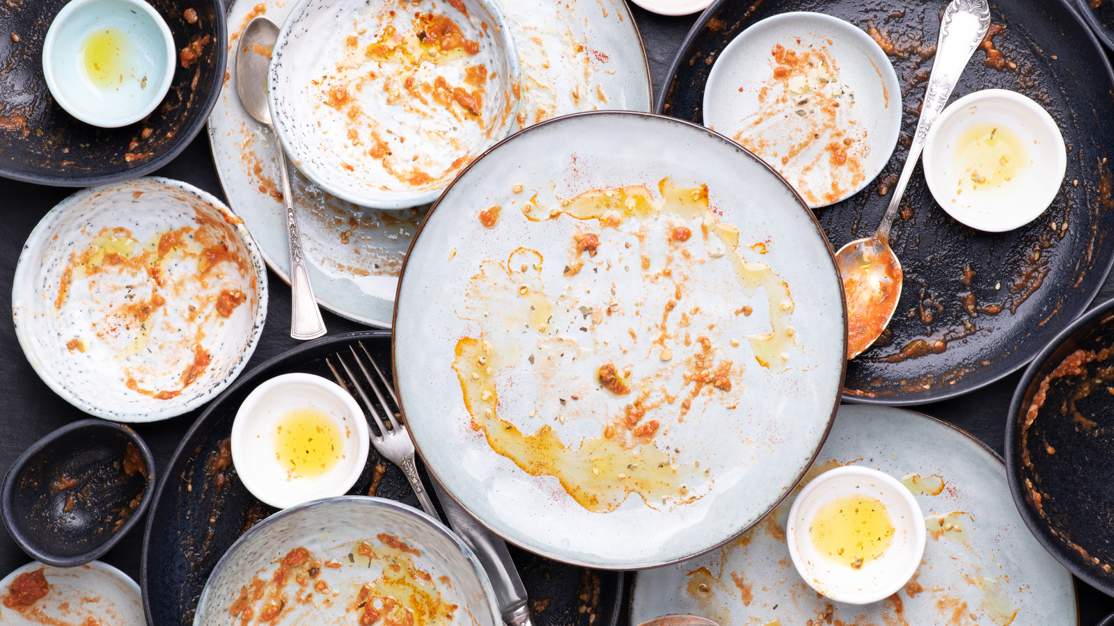 Think Twice Before Stacking Empty Plates At A Restaurant