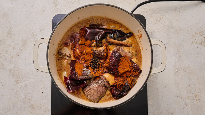 Braising short ribs in pot