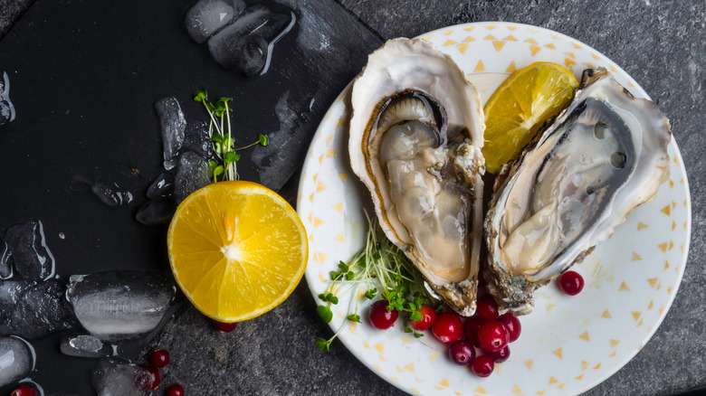 oyster plated in heart shape