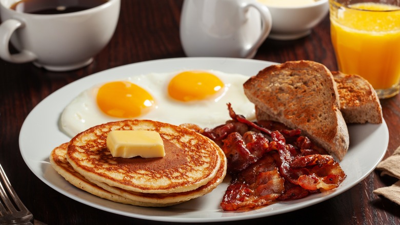 plate of breakfast foods