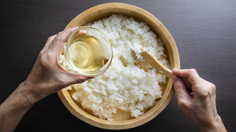 adding rice vinegar to sushi rice